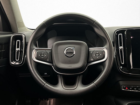 Volvo XC40 11 of 30