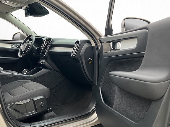 Volvo XC40 23 of 30