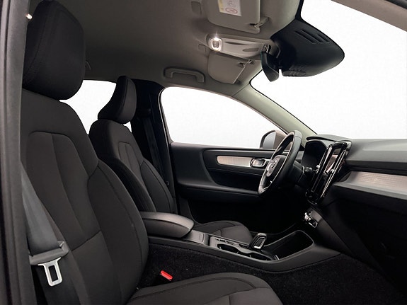Volvo XC40 10 of 30
