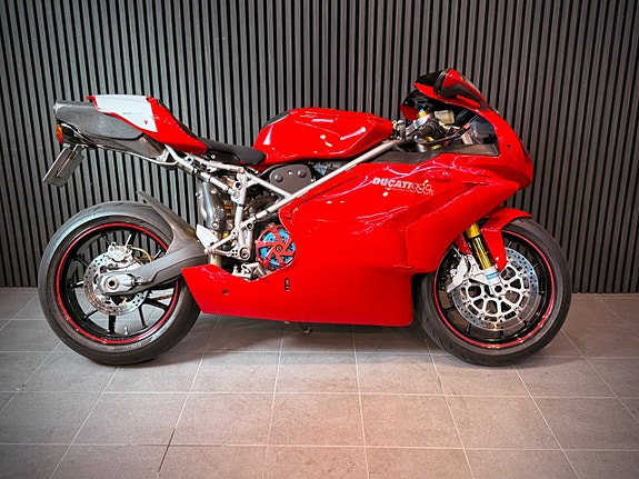 Ducati 999s 4 of 18