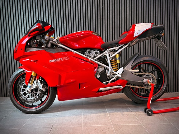 Ducati 999s 6 of 18