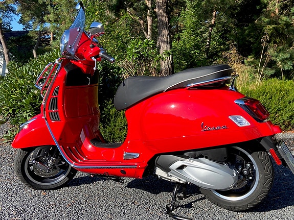 Piaggio VESPA GTS 4 of 5