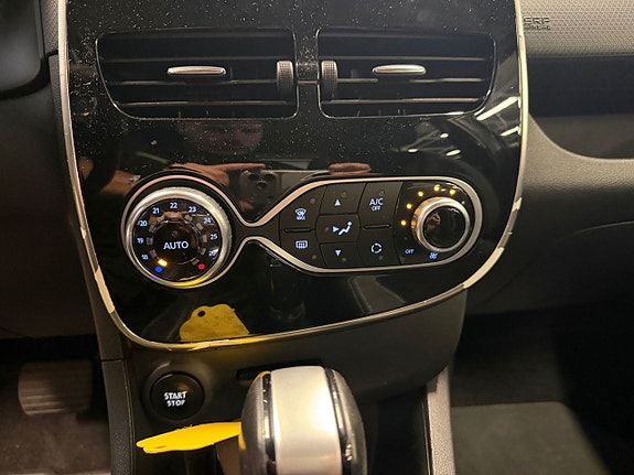 Renault Clio 23 of 23