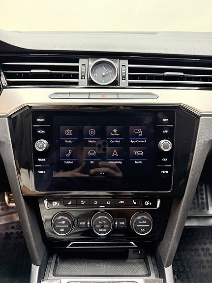 Volkswagen Passat Alltrack 13 of 15