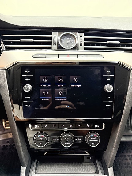 Volkswagen Passat Alltrack 14 of 15