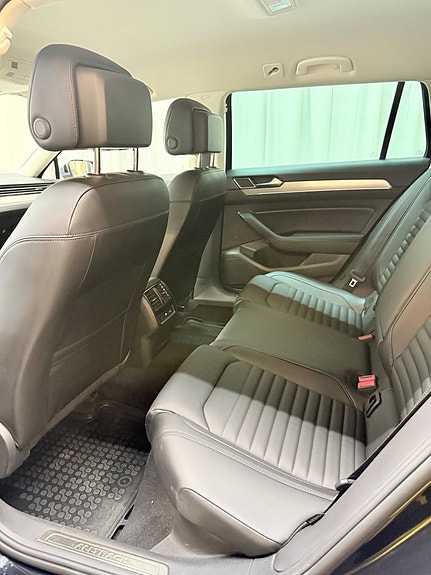 Volkswagen Passat Alltrack 6 of 15