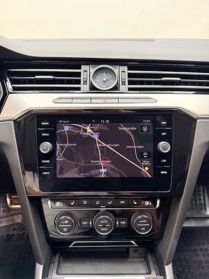 Volkswagen Passat Alltrack 9 of 15