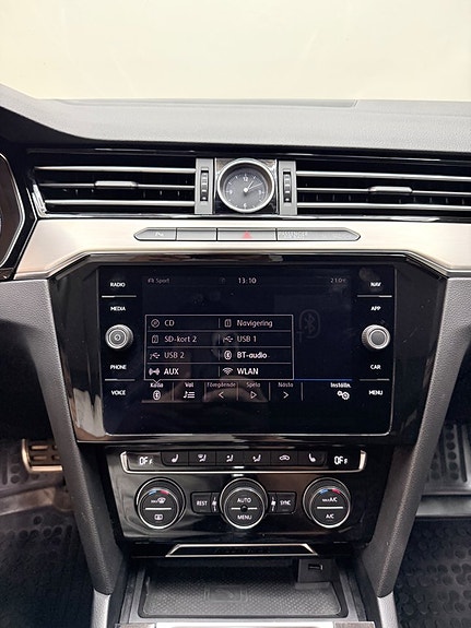 Volkswagen Passat Alltrack 10 of 15