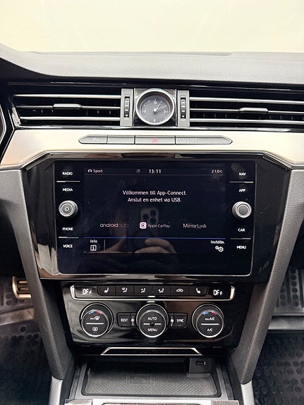 Volkswagen Passat Alltrack 12 of 15