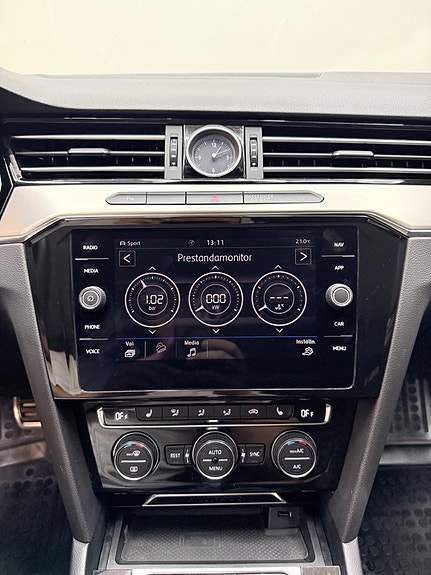 Volkswagen Passat Alltrack 11 of 15