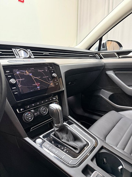 Volkswagen Passat Alltrack 8 of 15