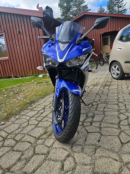 Yamaha YZF-R3 3 of 6