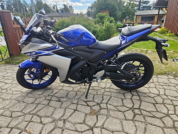 Yamaha YZF-R3 2 of 6