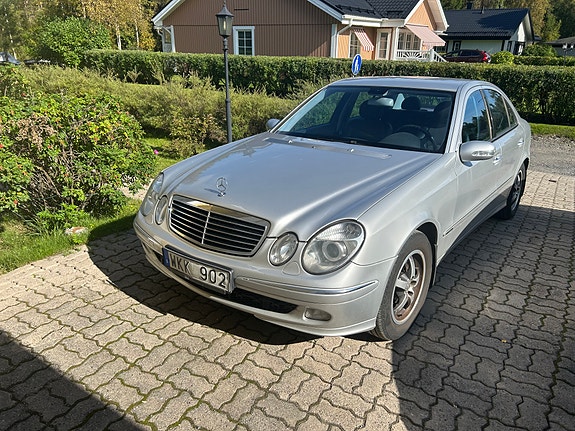 Mercedes-Benz E220 4 of 4