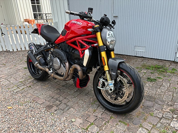 Ducati Monster 1200S 4 of 4