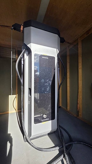 Siemens Sicharge 400 kW DC snabbladdare med teknikhus 2 of 5