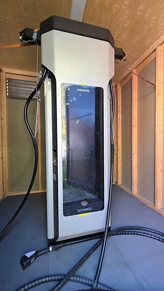 Siemens Sicharge 400 kW DC snabbladdare med teknikhus 4 of 5