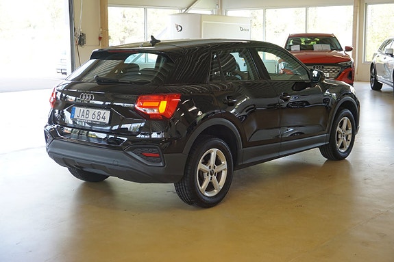 Audi Q2 2 of 13