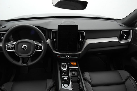 Volvo XC60 8 of 26