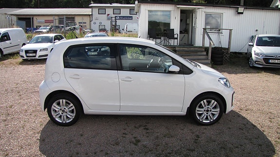 Volkswagen UP! 2 of 9
