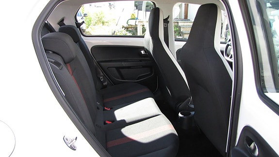 Volkswagen UP! 7 of 9