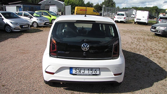 Volkswagen UP! 3 of 9