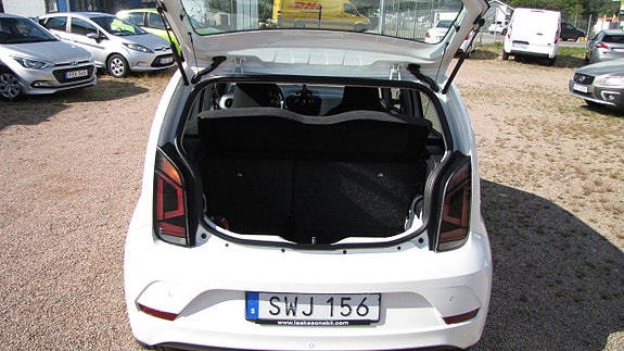Volkswagen UP! 8 of 9