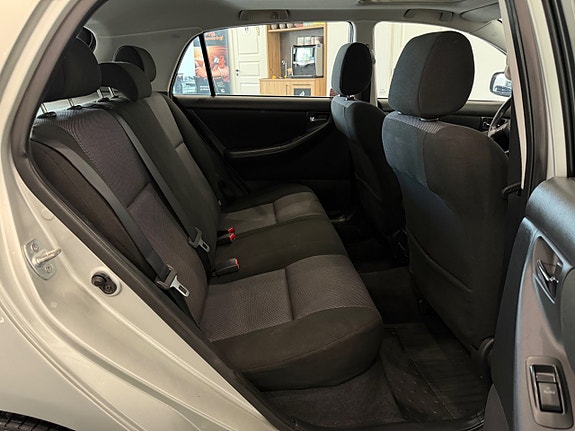 Toyota Corolla 9 of 18