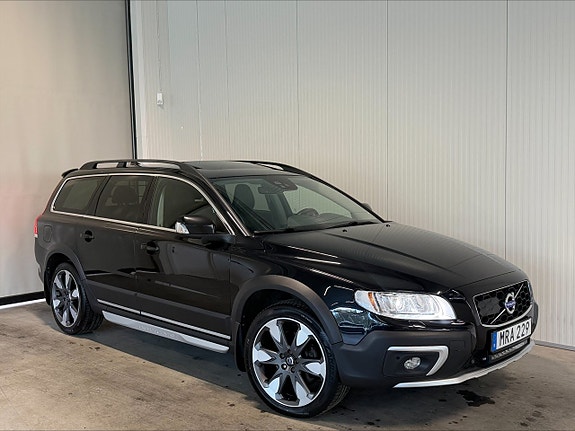 Volvo XC70 2 of 22