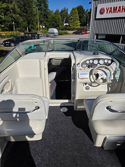 Sea Ray 215 Express Crusiser 10 of 11