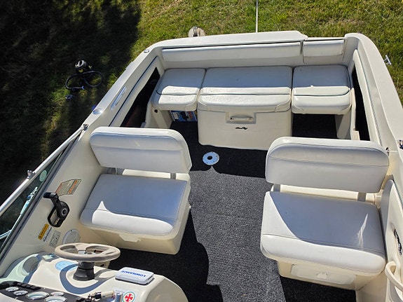 Sea Ray 215 Express Crusiser 5 of 11