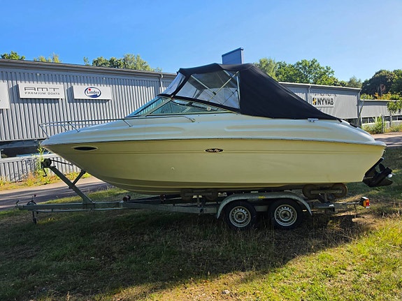 Sea Ray 215 Express Crusiser 2 of 11