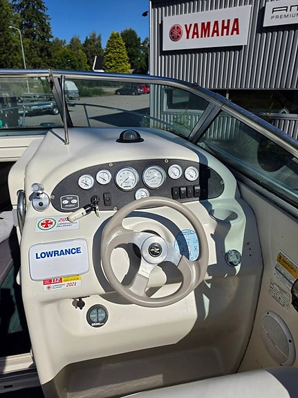 Sea Ray 215 Express Crusiser 9 of 11