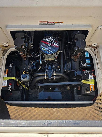 Sea Ray 215 Express Crusiser 8 of 11