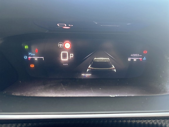 Peugeot 2008 8 of 17