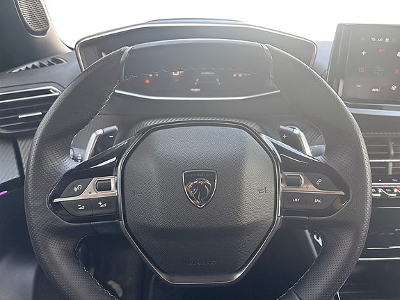 Peugeot 2008 7 of 17