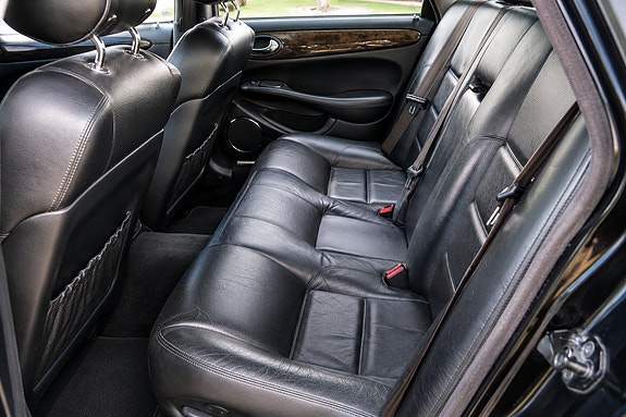Jaguar XJR 5 of 5