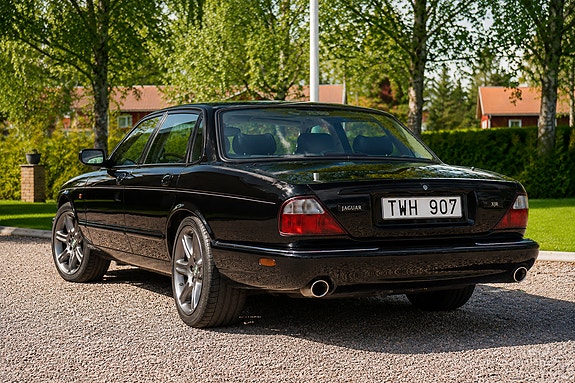 Jaguar XJR 2 of 5
