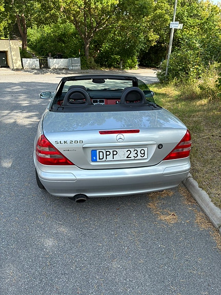 Mercedes-Benz SLK200 3 of 5