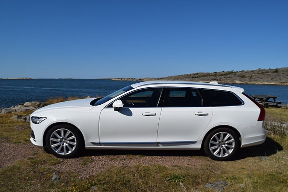 Volvo V90 2 of 16