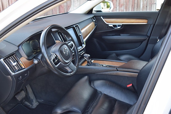 Volvo V90 8 of 16