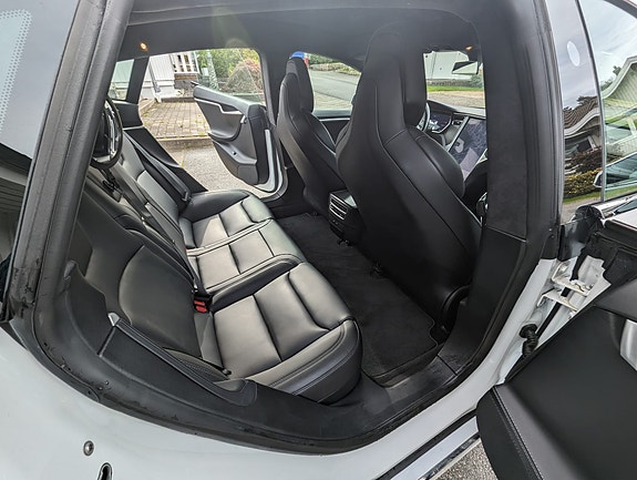 Tesla Model S 4 of 11