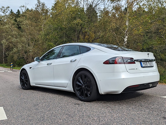 Tesla Model S 2 of 11
