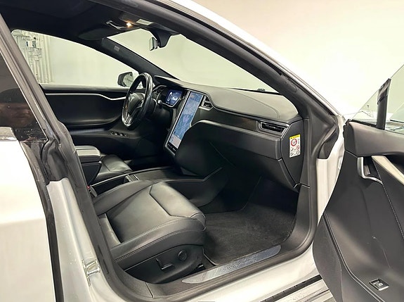 Tesla Model S 9 of 11