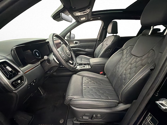 Kia Sorento 12 of 30