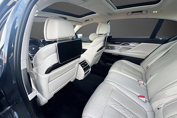 BMW 750iL 20 of 29