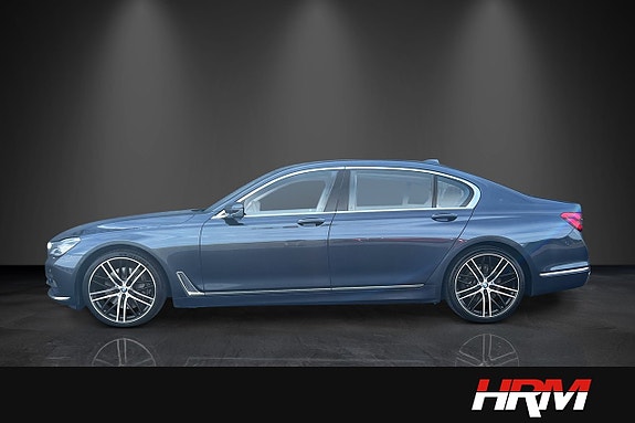BMW 750iL 2 of 29