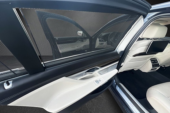 BMW 750iL 24 of 29