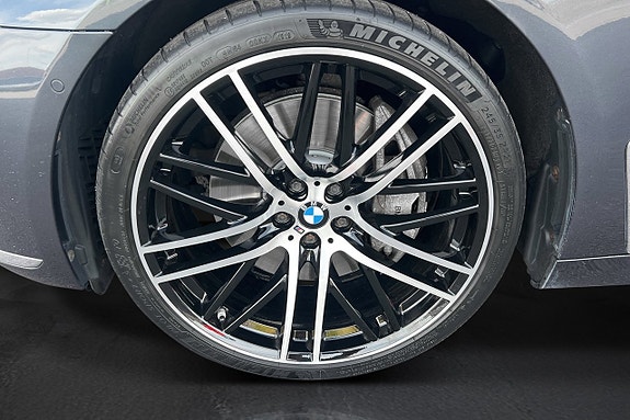 BMW 750iL 3 of 29