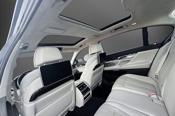 BMW 750iL 21 of 29